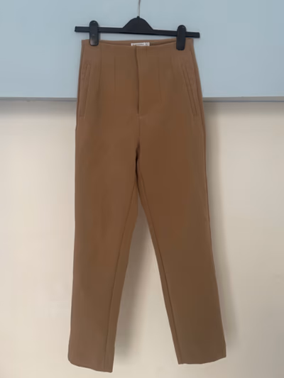 Stradivarius straight high waist pants by Stradivarius — pre-loved on Thrifted.mt