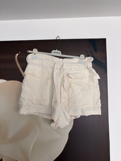 Cream ZARA Utility Cargo Shorts by Zara — pre-loved on Thrifted.mt