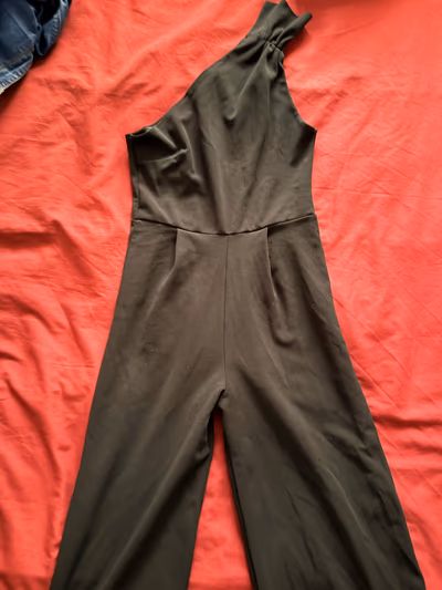 Black One-Shoulder Wide-Leg Jumpsuit — pre-loved on Thrifted.mt