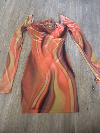 Abstract print mini dress — pre-loved on Thrifted.mt