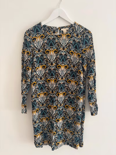 Patterned Long Sleeve Dress by H&M — pre-loved on Thrifted.mt