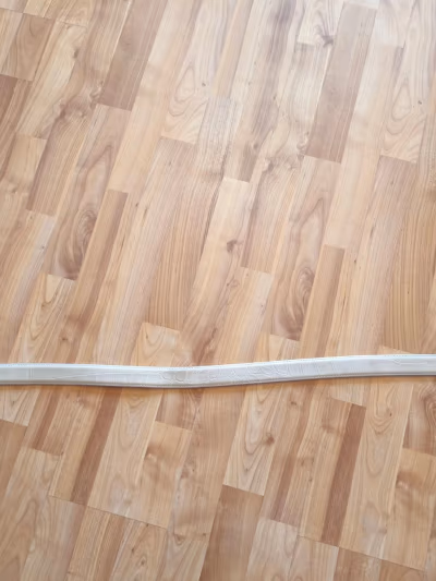 Cream crocodile-effect leather belt — pre-loved on Thrifted.mt