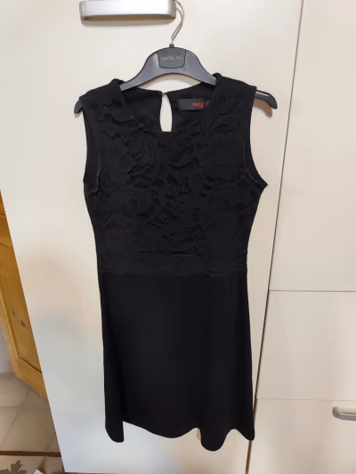 Black dress — pre-loved on Thrifted.mt