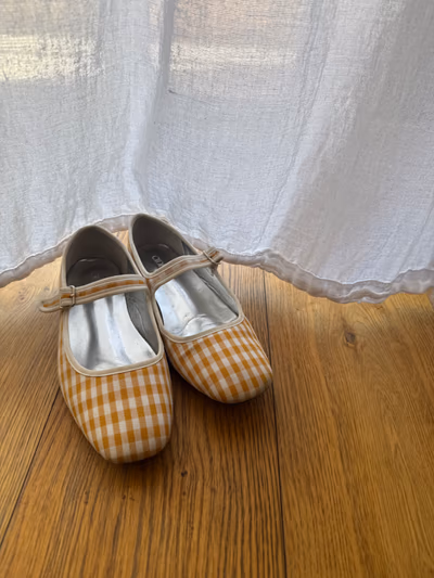 Zapatos Mary Jane de cuadros amarillo sidra by Cider — pre-loved on Thrifted.mt