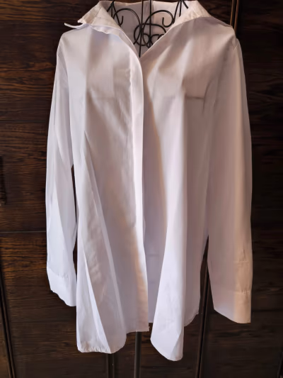 Classic white long sleeve shirt — pre-loved on Thrifted.mt