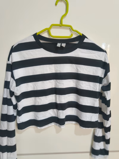 Black and white striped top by Asos — pre-loved on Thrifted.mt