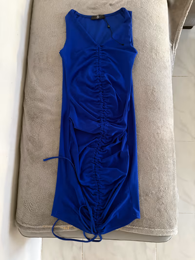 Blue ruched mini dress by Missguided — pre-loved on Thrifted.mt