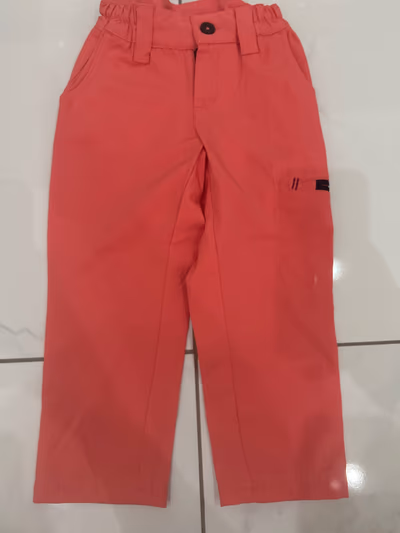 Bright pink children's trousers — pre-loved on Thrifted.mt