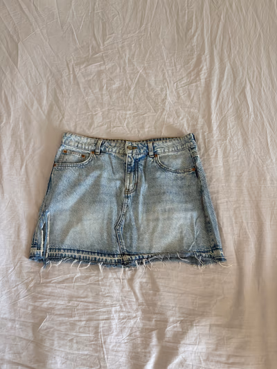Light Wash Denim Mini Skirt by H&M — pre-loved on Thrifted.mt