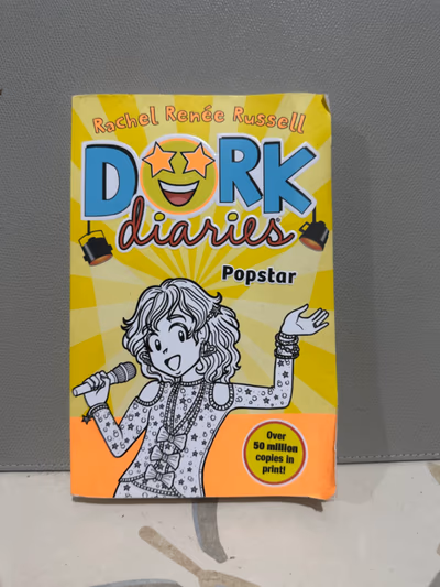 Dork Diaries Popstar Rachel Russell — pre-loved on Thrifted.mt