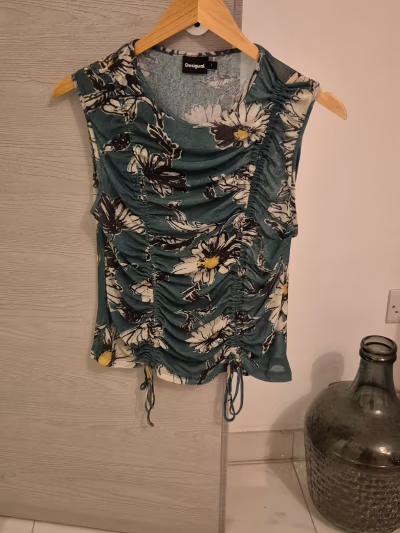 Desigual floral sleeveless ruched top by Desigual — pre-loved on Thrifted.mt