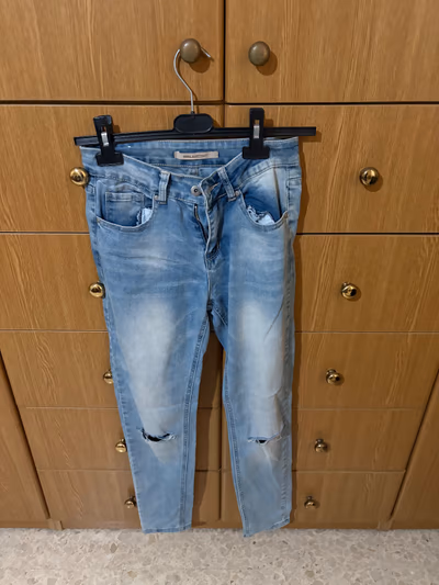 Light Wash Jeans — pre-loved on Thrifted.mt
