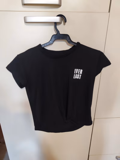 Black top — pre-loved on Thrifted.mt