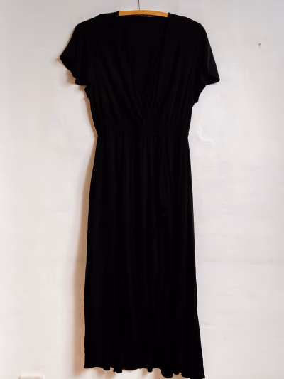 Black Wrap Midi Dress — pre-loved on Thrifted.mt