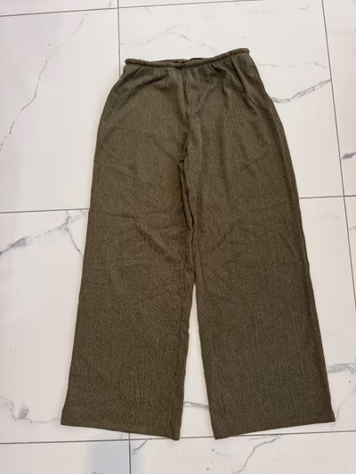 Green Stradivarius wide leg trousers — pre-loved on Thrifted.mt