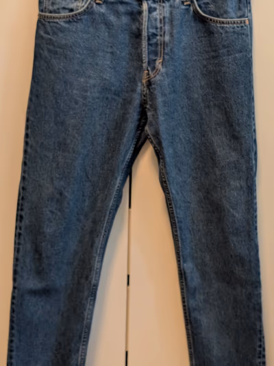 Jeans ajustados relajados de corte cónico para el día a día by WEEKDAY — pre-loved on Thrifted.mt