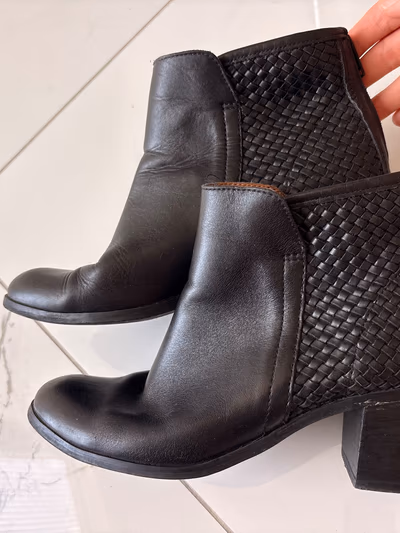 Aldo shoes full leather size 39 by ALDO — pre-loved on Thrifted.mt