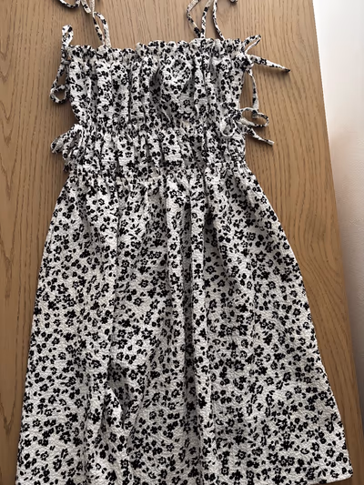Bershka black and white dress by Bershka — pre-loved on Thrifted.mt