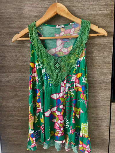 Green Floral Crochet Neck Tunic by Cantao — pre-loved on Thrifted.mt