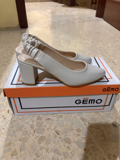Cream Slingback Heeled Shoes — pre-loved on Thrifted.mt