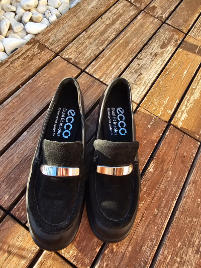 Ecco leather shoes by ECCO — pre-loved on Thrifted.mt