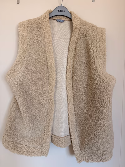 Beige teddy fleece gilet vest — pre-loved on Thrifted.mt