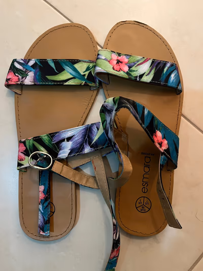 Esmara Floral Strap Sandals by Esmara — pre-loved on Thrifted.mt