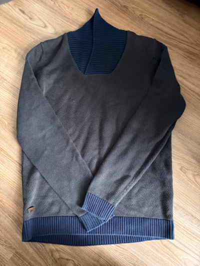 Lacoste Textured Shawl Collar Jumper by Lacoste — pre-loved on Thrifted.mt