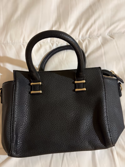 Borsa in ecopelle nera testurizzata by Kiabi — pre-loved on Thrifted.mt