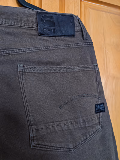 G-Star Raw Relaxed Tapered Jeans by G-Star Raw — pre-loved on Thrifted.mt