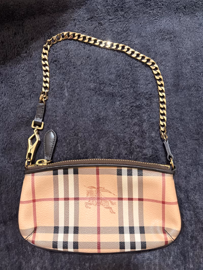 Burberry Check Print Chain Pouch by Burberry — pre-loved on Thrifted.mt