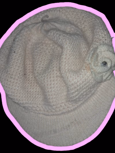 Gorra de punto estilo «newsboy» con detalle floral - Talla única — pre-loved on Thrifted.mt