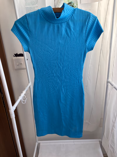 Blue ribbed high-neck dress by boohoo — pre-loved on Thrifted.mt