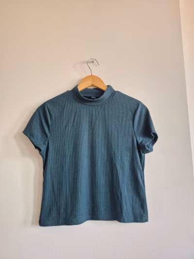 Ribbed high-neck short sleeve top by SHEIN — pre-loved on Thrifted.mt