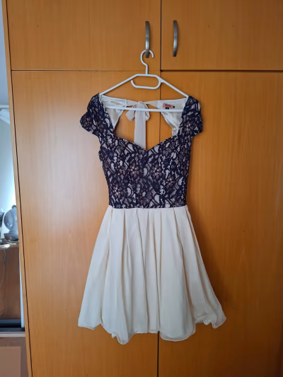 Chi Chi London lace dress — pre-loved on Thrifted.mt