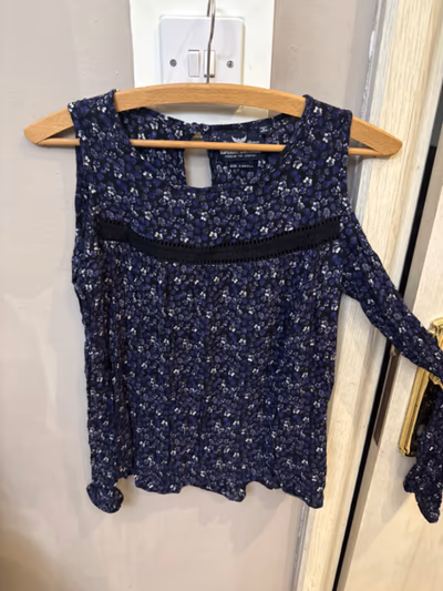 Floral Cold Shoulder Blue Top by Superdry — pre-loved on Thrifted.mt