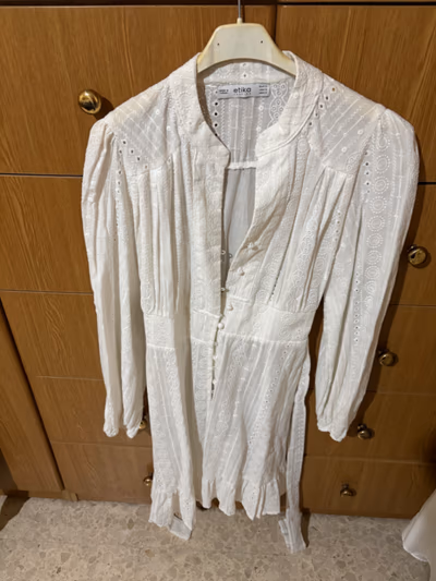 Vestido blanco bordado — pre-loved on Thrifted.mt