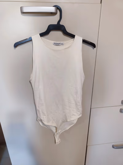 White body suit — pre-loved on Thrifted.mt