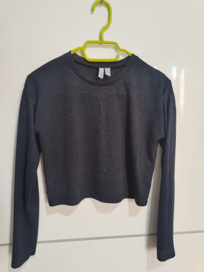 Black Long Sleeve Crop Top by Asos — pre-loved on Thrifted.mt