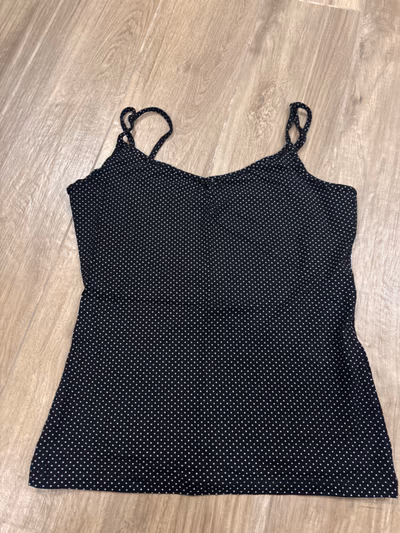 Blusa regata preta com bolinhas — pre-loved on Thrifted.mt