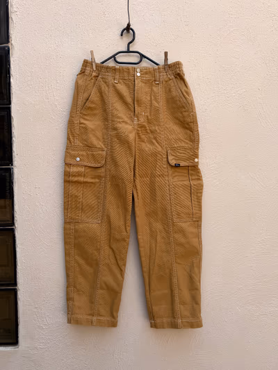 Pantalones cargo Vans by Vans — pre-loved on Thrifted.mt