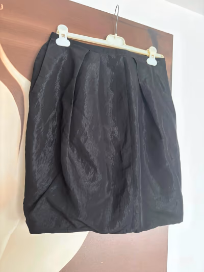 Black Acne Studios Pleated Skirt by Acne — pre-loved on Thrifted.mt