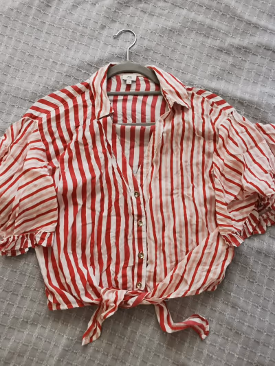 Summer striped blouse with unique sleeves, high quality fabric, size M by River Island — pre-loved on Thrifted.mt