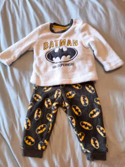 Batman fleece pyjama set by Batman — pre-loved on Thrifted.mt