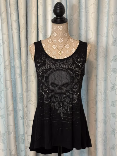 Camiseta de Harley Davidson Y2K by Harley Davidson — pre-loved on Thrifted.mt