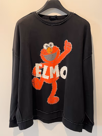 Black Sesame Street Elmo Sweatshirt by Sesame Street — pre-loved on Thrifted.mt