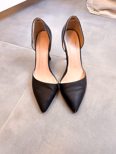Black Pointed Toe High Heels by Mizina — pre-loved on Thrifted.mt