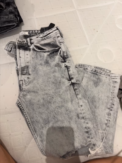 Zara Acid Wash Denim Jeans by Zara — pre-loved on Thrifted.mt