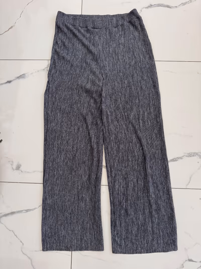 High waist Grey stretchy wide-leg trousers by C&A — pre-loved on Thrifted.mt