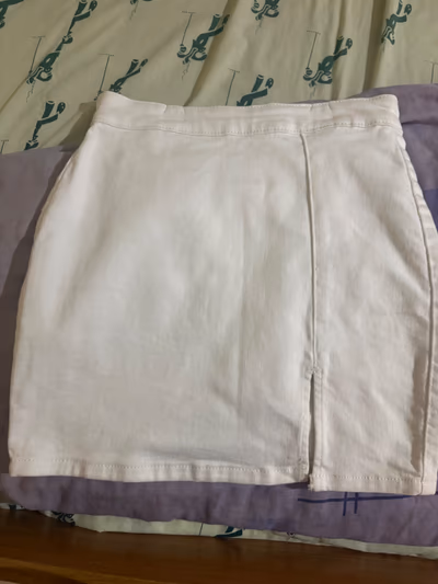 White denim mini skirt — pre-loved on Thrifted.mt